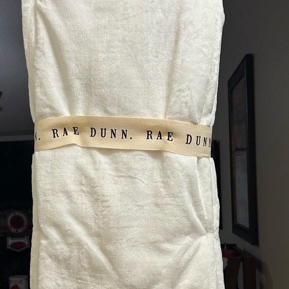 NWT RAE DUNN EVERYONE IS WELCOME HERE RAINBOW 🌈 EMBROIDERED PLUSH THROW - Picture 2 of 13